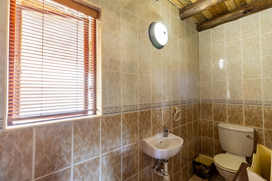 To Let 4 Bedroom Property for Rent in Silver Lakes Golf Estate Gauteng