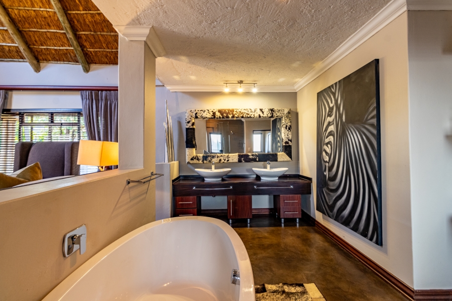 To Let 4 Bedroom Property for Rent in Silver Lakes Golf Estate Gauteng