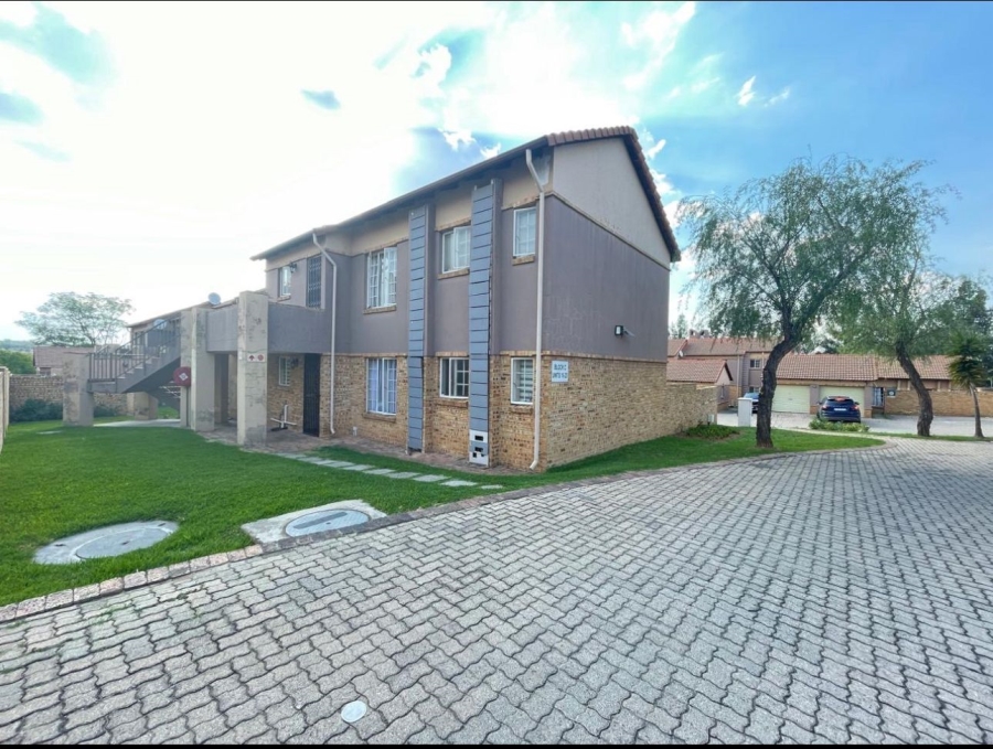 To Let 3 Bedroom Property for Rent in Noordwyk Gauteng