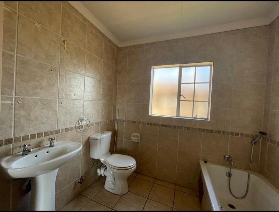 To Let 3 Bedroom Property for Rent in Noordwyk Gauteng