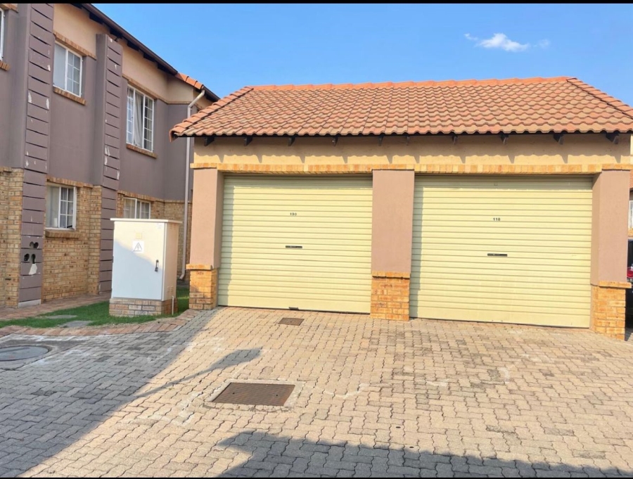 To Let 3 Bedroom Property for Rent in Noordwyk Gauteng