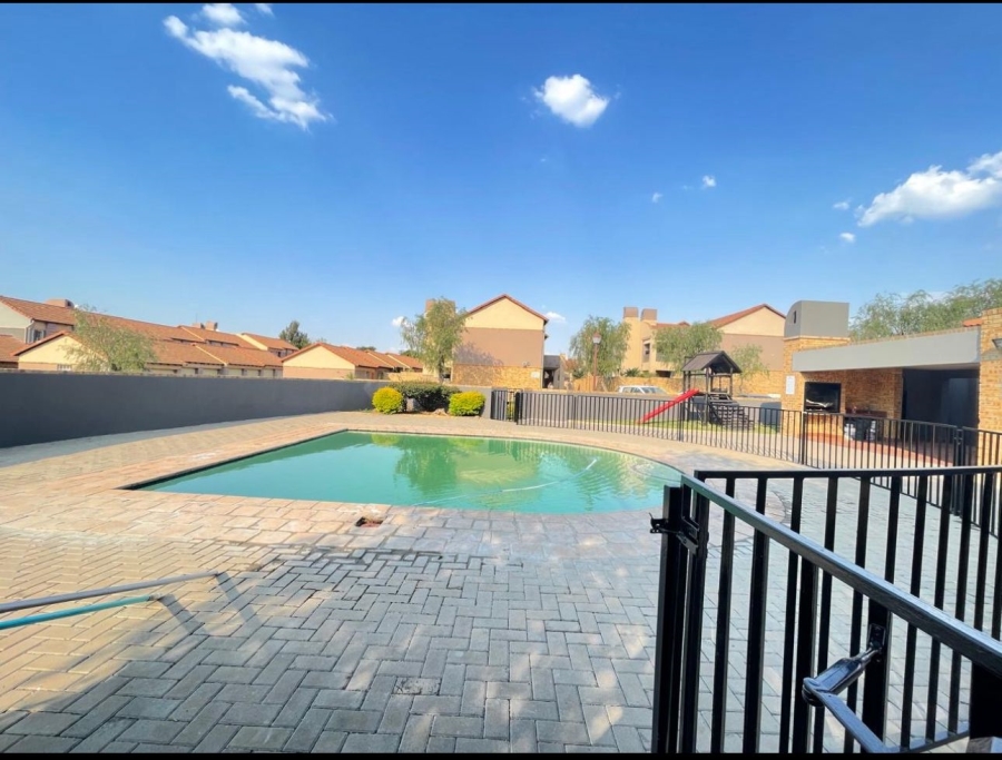 To Let 3 Bedroom Property for Rent in Noordwyk Gauteng
