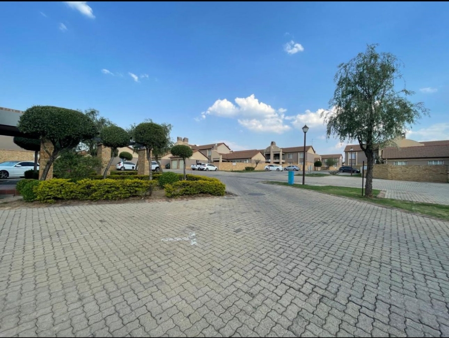 To Let 3 Bedroom Property for Rent in Noordwyk Gauteng