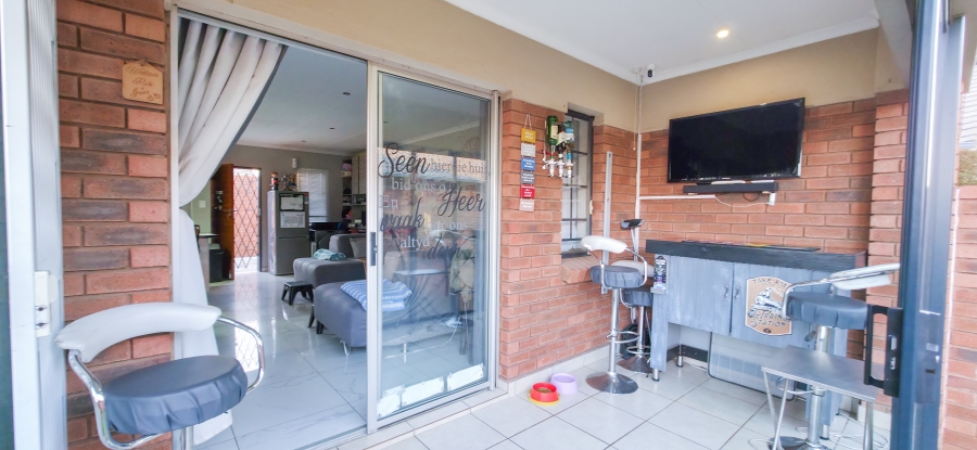 2 Bedroom Property for Sale in Equestria Gauteng