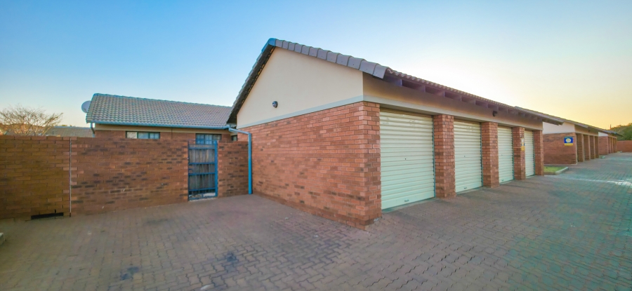 2 Bedroom Property for Sale in Equestria Gauteng