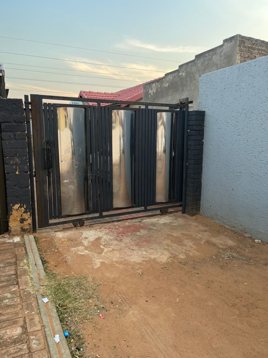 3 Bedroom Property for Sale in Protea Glen Gauteng
