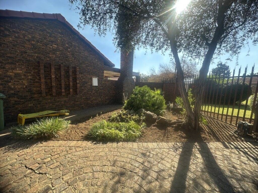 3 Bedroom Property for Sale in Brackenhurst Gauteng