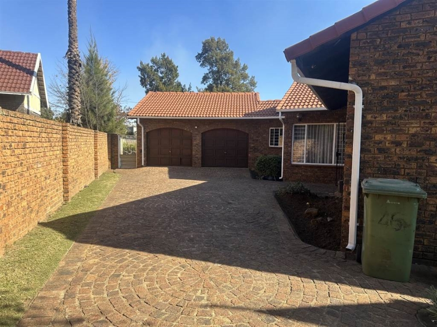3 Bedroom Property for Sale in Brackenhurst Gauteng