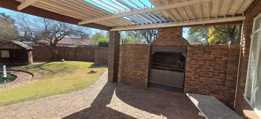 3 Bedroom Property for Sale in Brackenhurst Gauteng