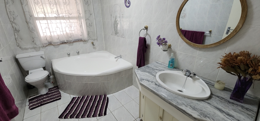 4 Bedroom Property for Sale in Brackenhurst Gauteng