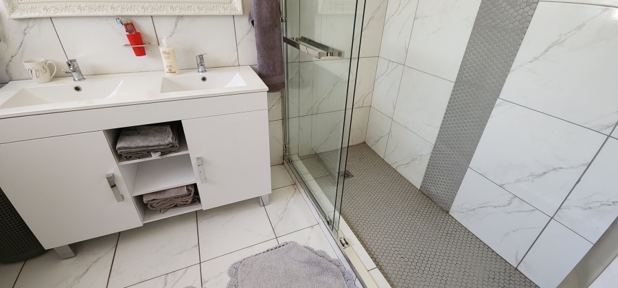 4 Bedroom Property for Sale in Brackenhurst Gauteng