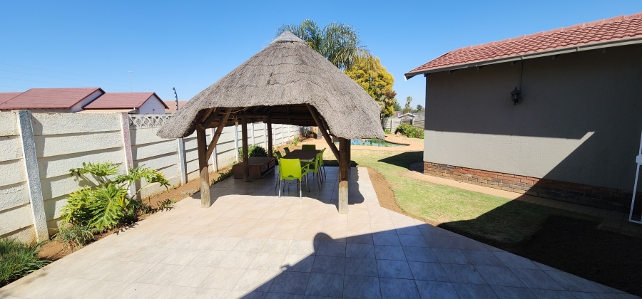3 Bedroom Property for Sale in Verwoerdpark Gauteng