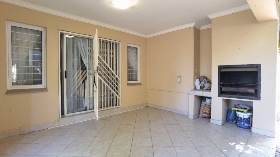 To Let 3 Bedroom Property for Rent in North Riding Gauteng