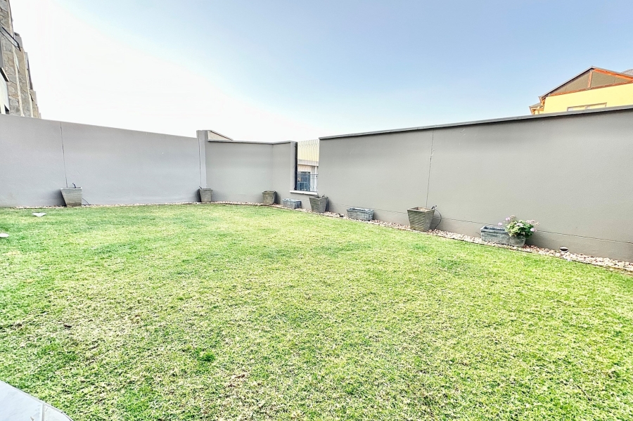 3 Bedroom Property for Sale in The Polofields Gauteng