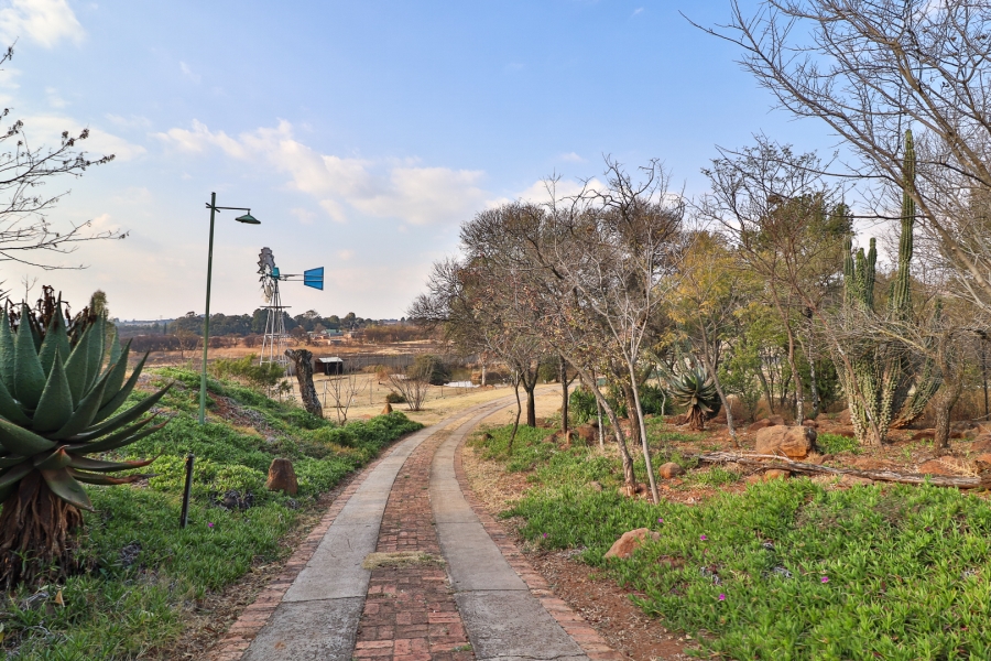 4 Bedroom Property for Sale in Hartzenbergfontein Gauteng