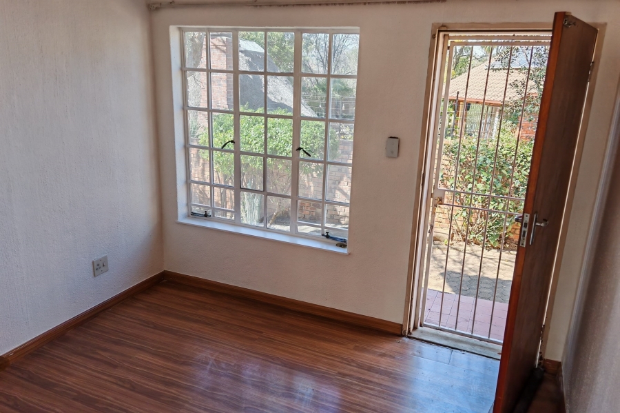 To Let 3 Bedroom Property for Rent in Olivedale Gauteng