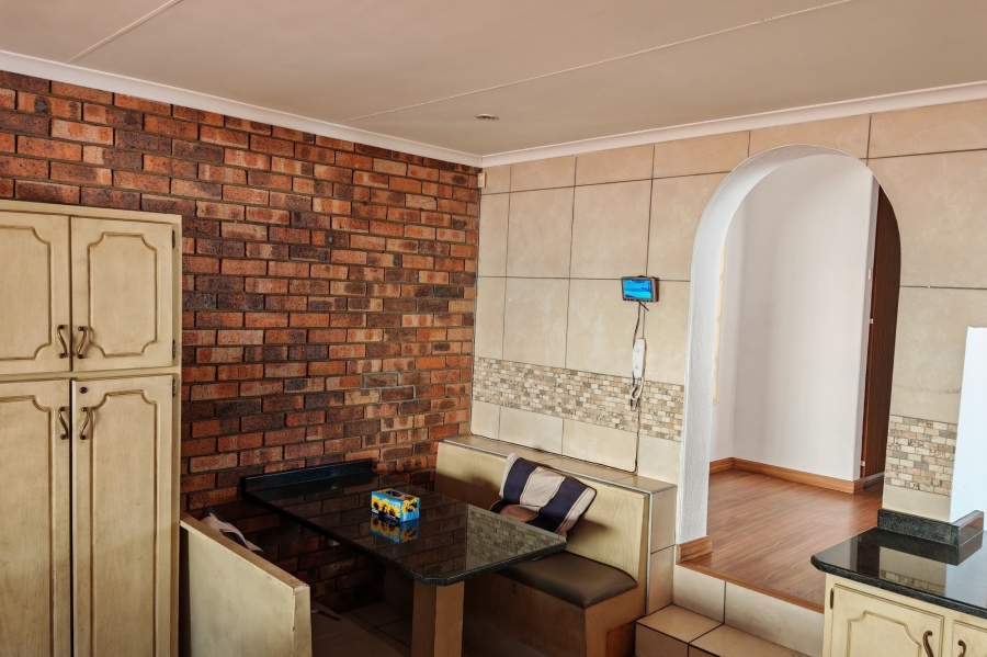To Let 3 Bedroom Property for Rent in Olivedale Gauteng