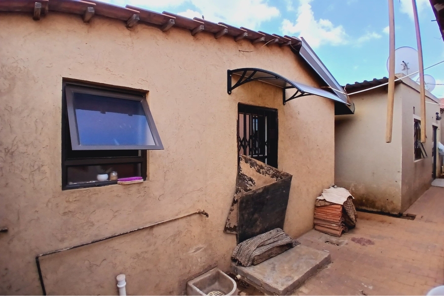 7 Bedroom Property for Sale in Maokeng Gauteng