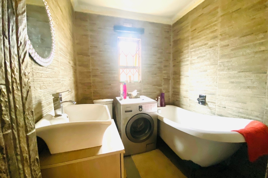 7 Bedroom Property for Sale in Maokeng Gauteng