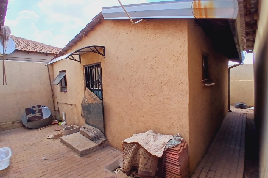 7 Bedroom Property for Sale in Maokeng Gauteng