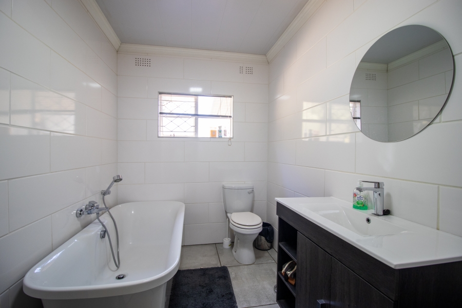 4 Bedroom Property for Sale in Hartzenbergfontein Gauteng