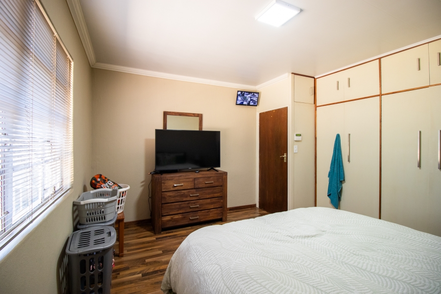 4 Bedroom Property for Sale in Hartzenbergfontein Gauteng