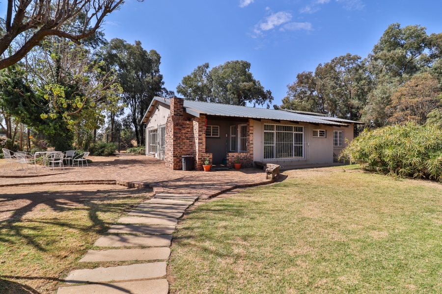 4 Bedroom Property for Sale in Hartzenbergfontein Gauteng