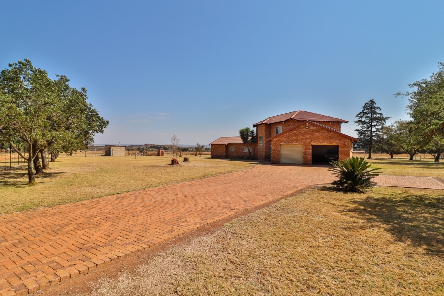 4 Bedroom Property for Sale in Hartzenbergfontein Gauteng