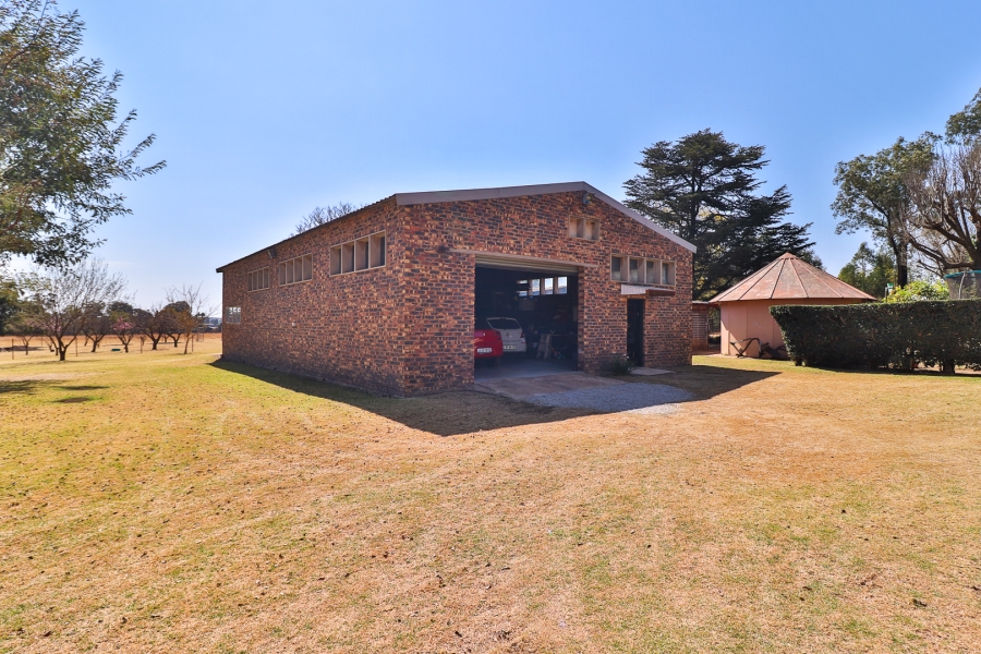 4 Bedroom Property for Sale in Hartzenbergfontein Gauteng