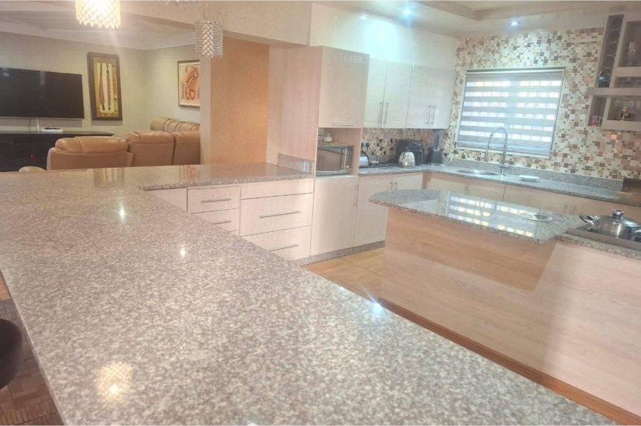 5 Bedroom Property for Sale in Magaliesberg Country Estate Gauteng