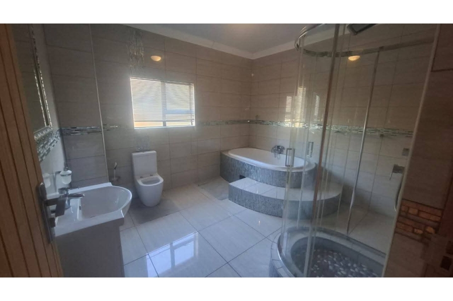 5 Bedroom Property for Sale in Magaliesberg Country Estate Gauteng