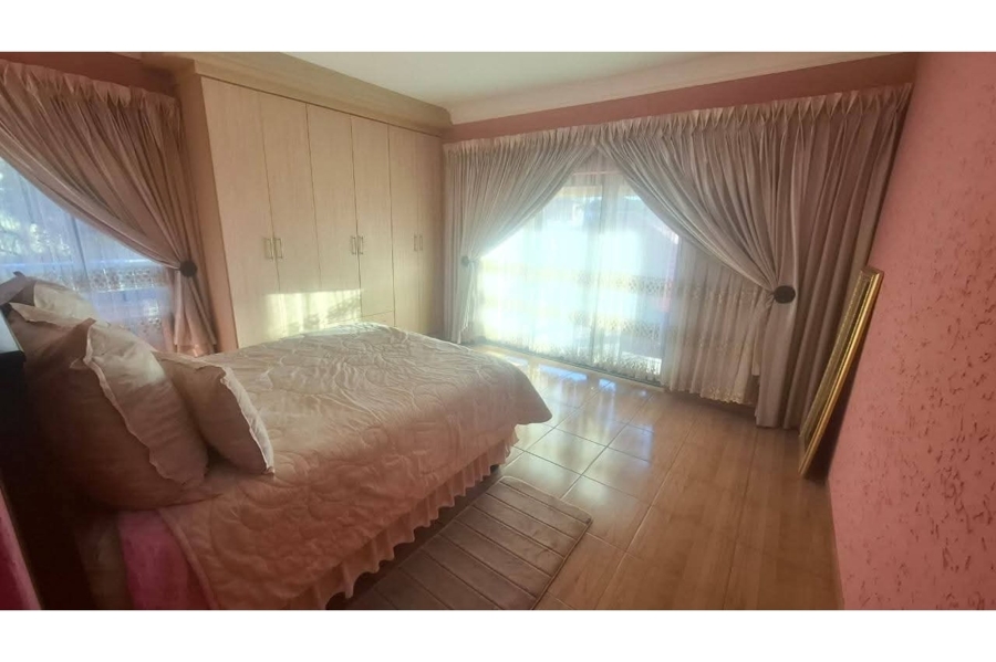 5 Bedroom Property for Sale in Magaliesberg Country Estate Gauteng