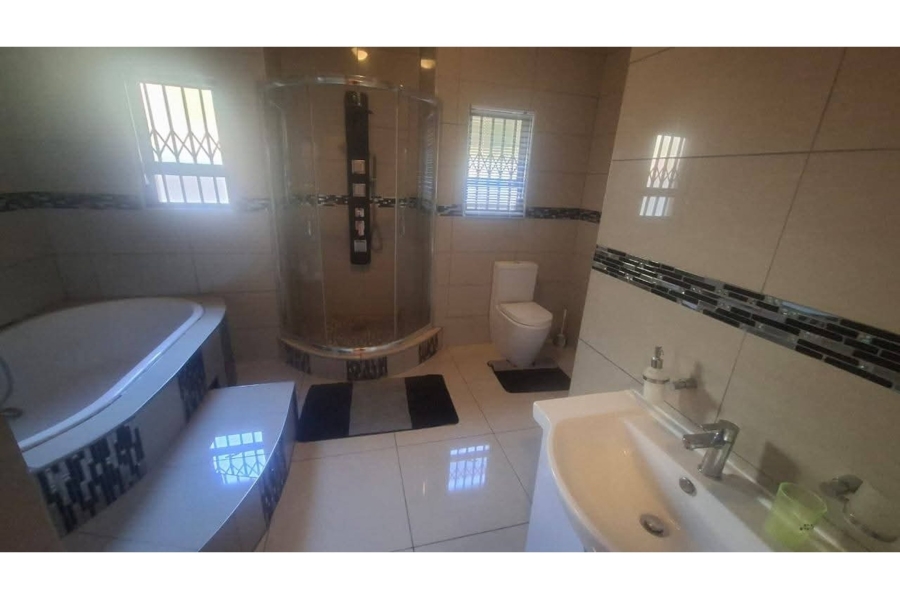 5 Bedroom Property for Sale in Magaliesberg Country Estate Gauteng