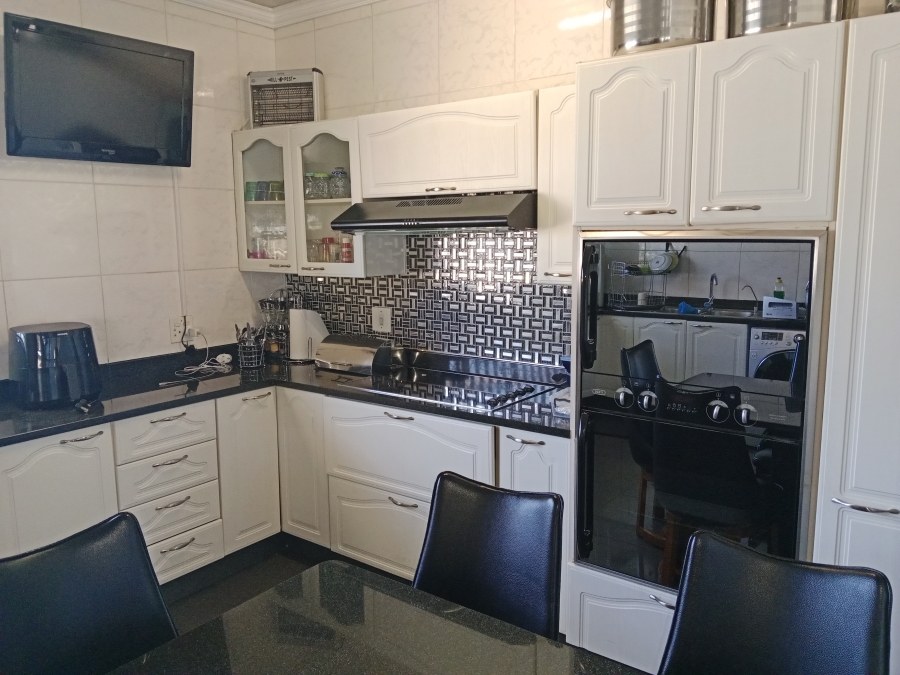 4 Bedroom Property for Sale in Lombardy East Gauteng