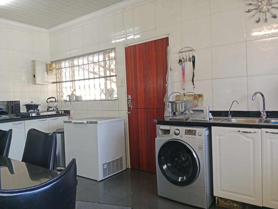 4 Bedroom Property for Sale in Lombardy East Gauteng