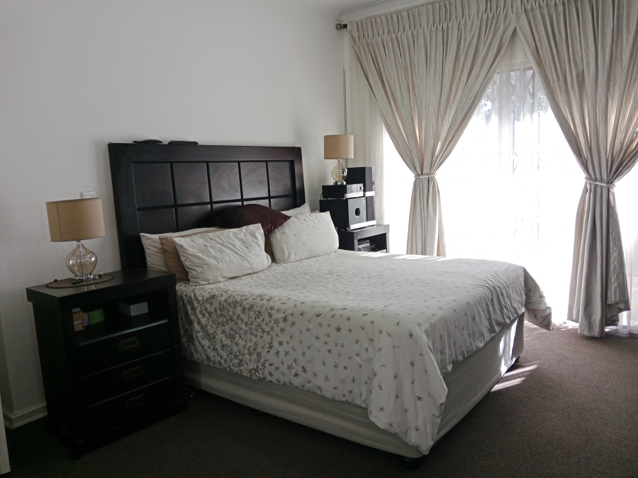 4 Bedroom Property for Sale in Lombardy East Gauteng