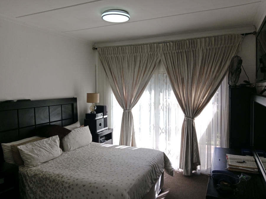 4 Bedroom Property for Sale in Lombardy East Gauteng