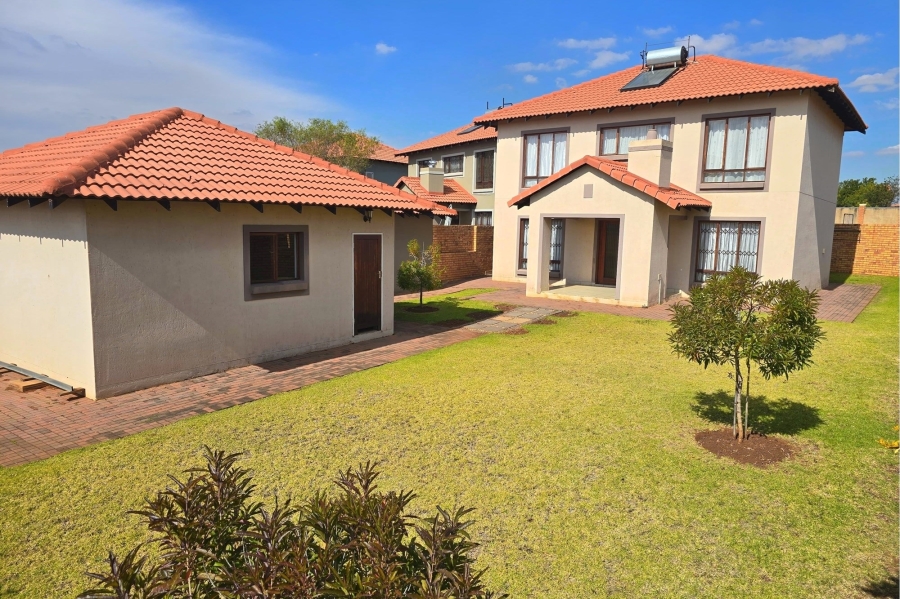 To Let 4 Bedroom Property for Rent in Monavoni Gauteng