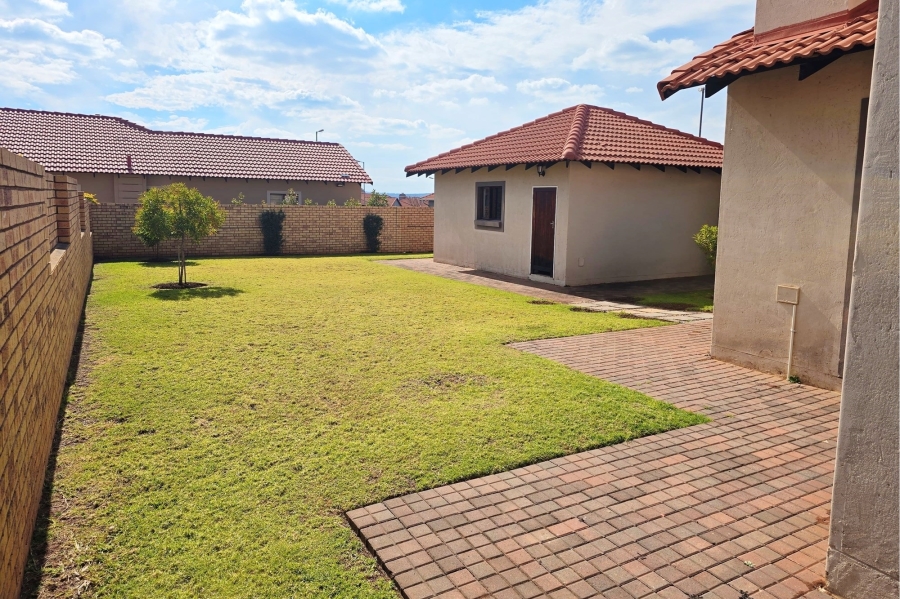 To Let 4 Bedroom Property for Rent in Monavoni Gauteng