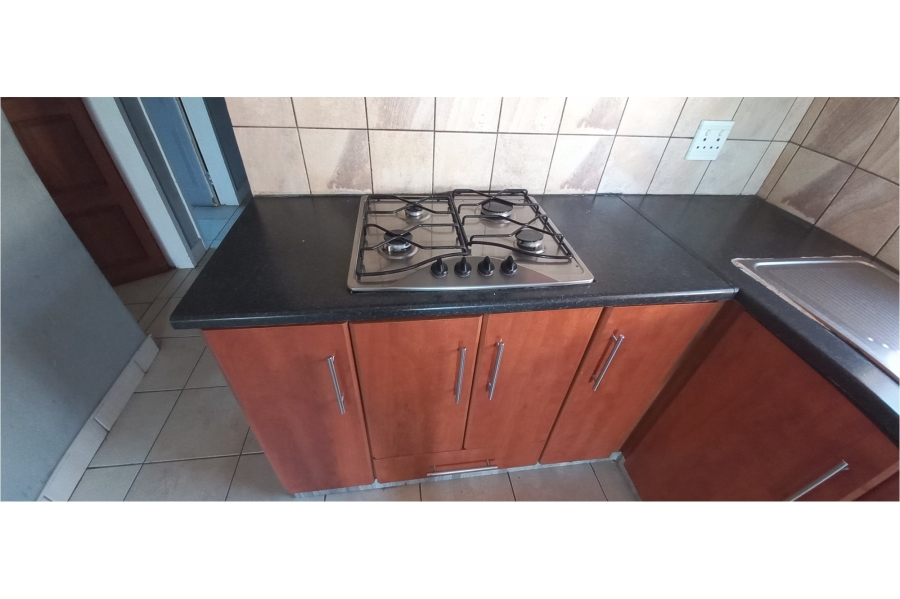 To Let 2 Bedroom Property for Rent in Corlett Gardens Gauteng