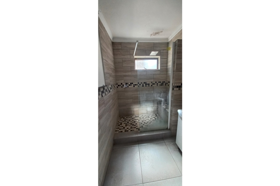 To Let 2 Bedroom Property for Rent in Corlett Gardens Gauteng