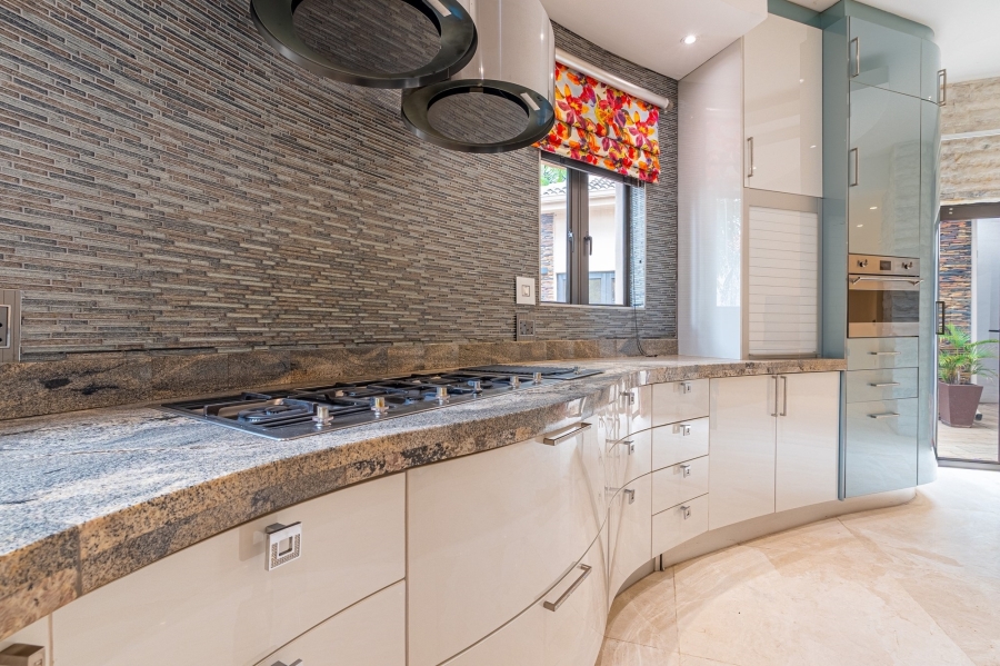 5 Bedroom Property for Sale in Woodhill Estate Gauteng