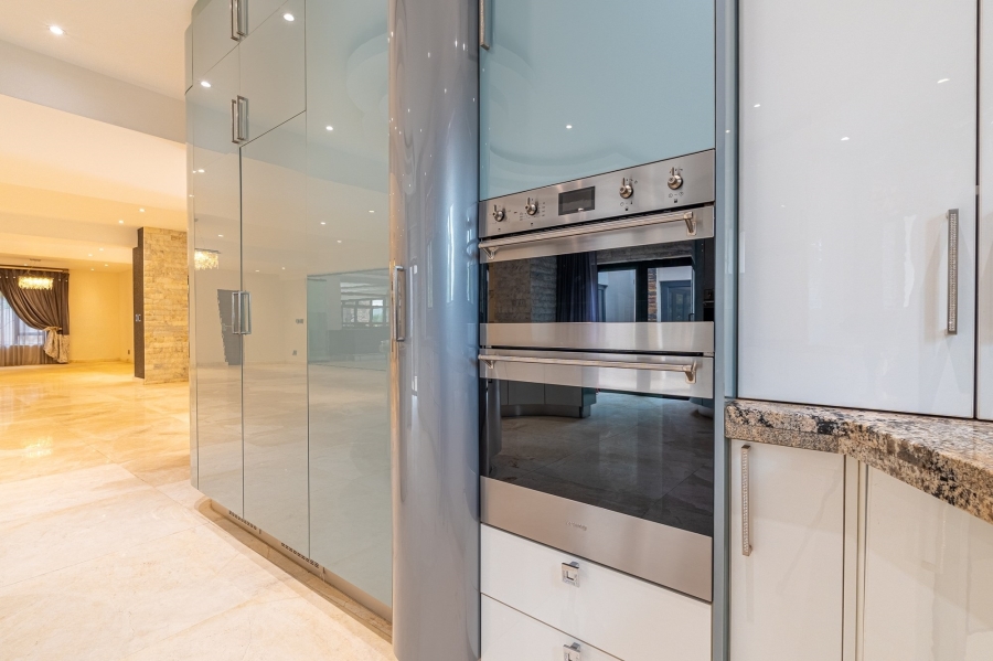5 Bedroom Property for Sale in Woodhill Estate Gauteng