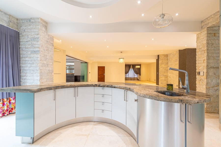 5 Bedroom Property for Sale in Woodhill Estate Gauteng
