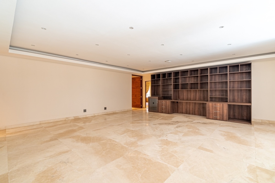 5 Bedroom Property for Sale in Woodhill Estate Gauteng