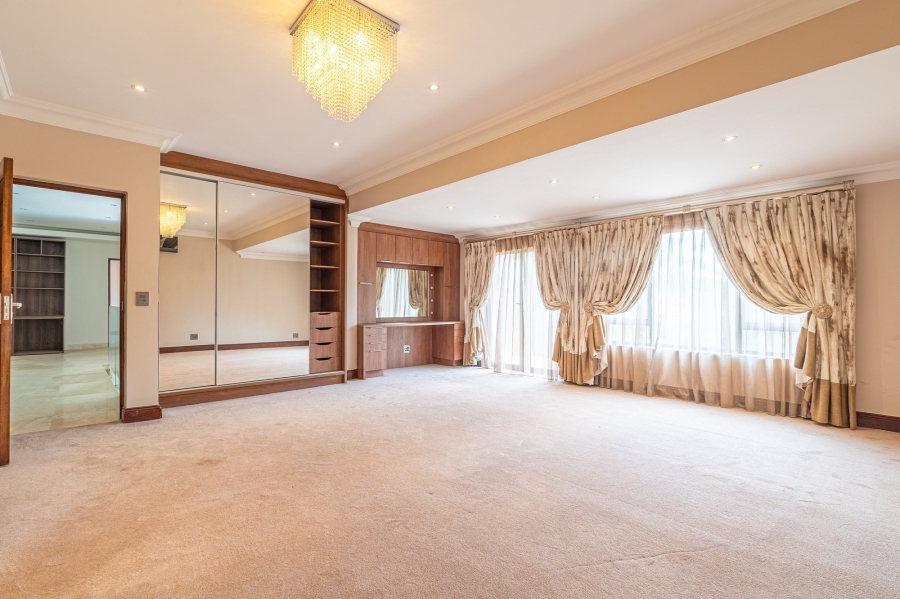 5 Bedroom Property for Sale in Woodhill Estate Gauteng