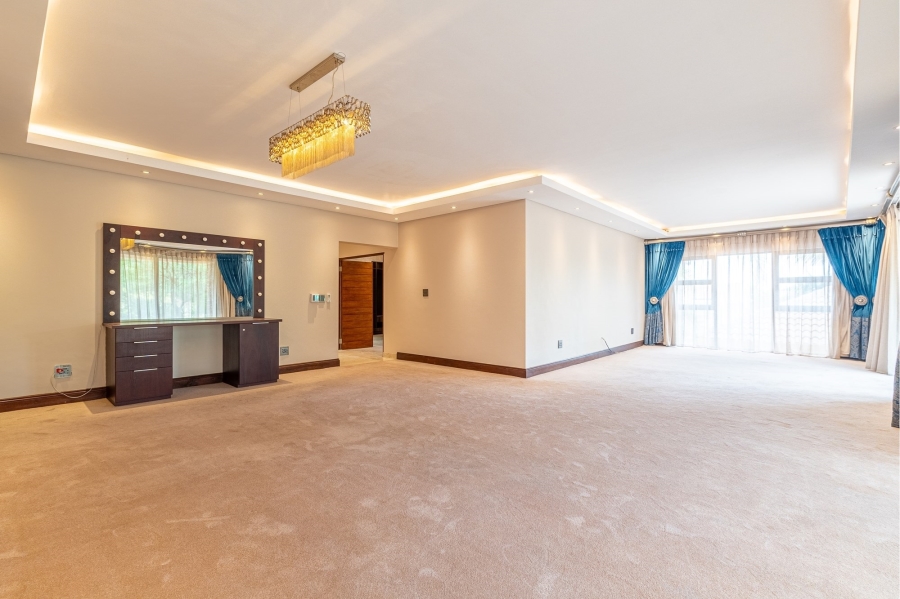5 Bedroom Property for Sale in Woodhill Estate Gauteng