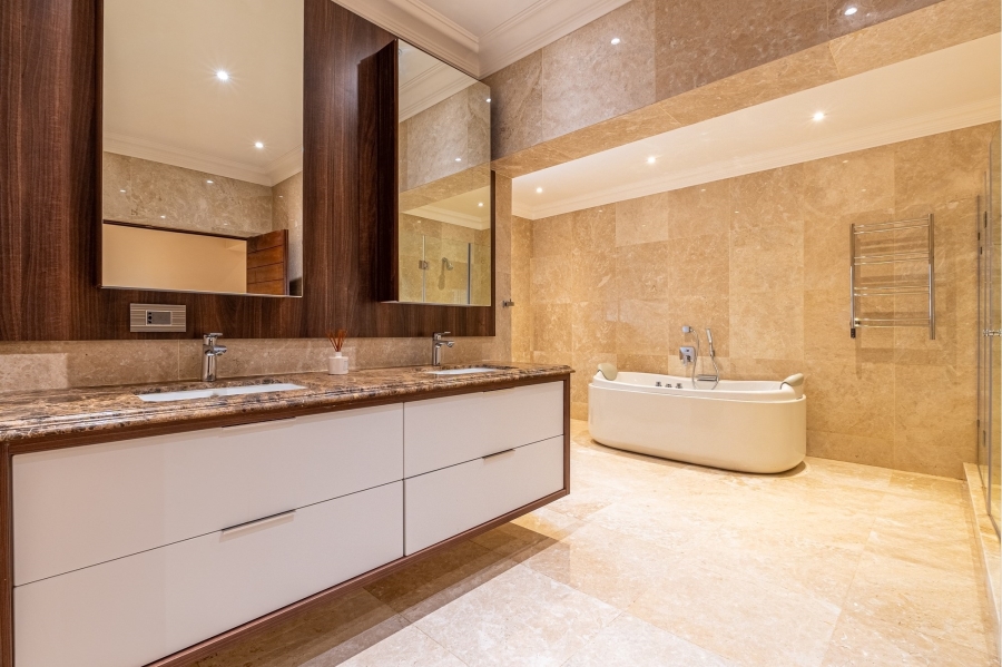 5 Bedroom Property for Sale in Woodhill Estate Gauteng