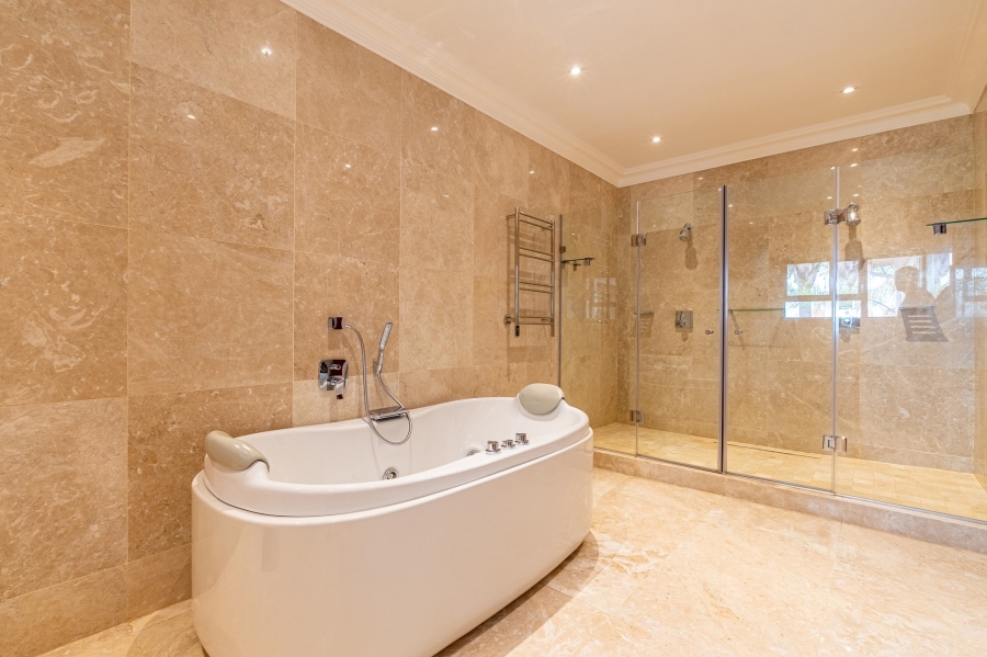 5 Bedroom Property for Sale in Woodhill Estate Gauteng