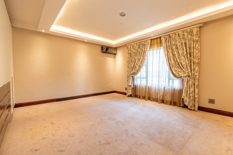 5 Bedroom Property for Sale in Woodhill Estate Gauteng